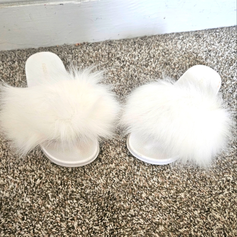 FURSTORY White Fur Slides